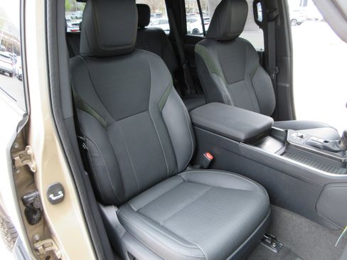 Used 2026 Lexus GX 550 w/ Accessory Package (CT) image 27