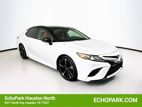Used 2018 Toyota Camry XSE FWD image 1