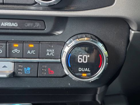 Used 2022 Ford F250 Lariat w/ Black Appearance Package AWD/4WD image 22