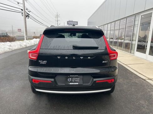 Certified 2025 Volvo XC40 B5 Core image 4