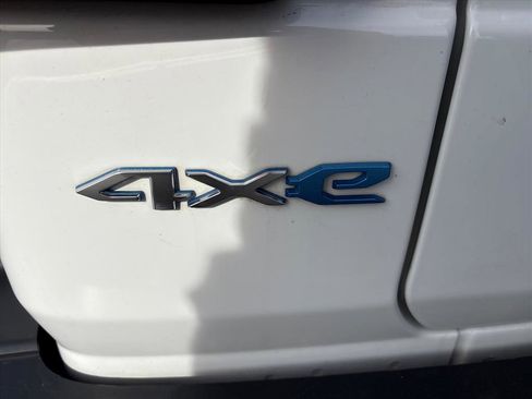 Used 2022 Jeep Wrangler Sahara w/ Cold Weather Group image 31