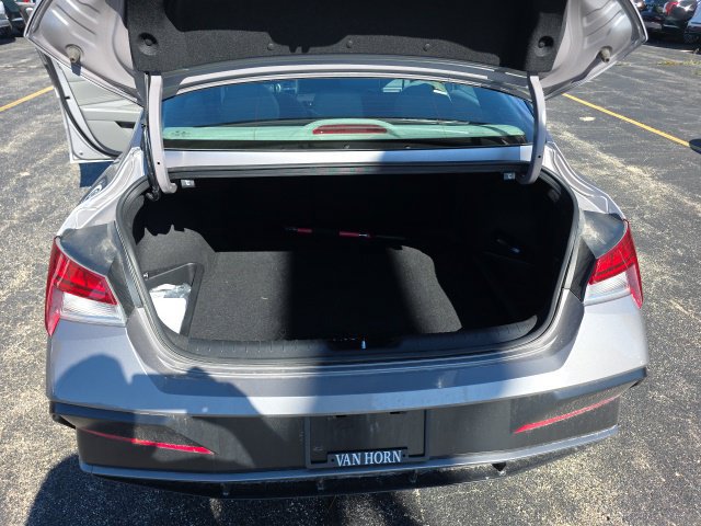 Certified 2025 Hyundai Elantra SEL w/ Cargo Package FWD image 8