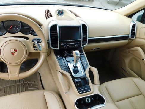 Used 2014 Porsche Cayenne Platinum Edition image 51