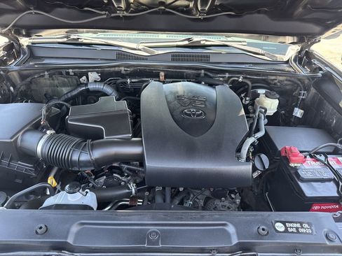 Used 2016 Toyota Tacoma Limited w/ Towing Package AWD/4WD image 20