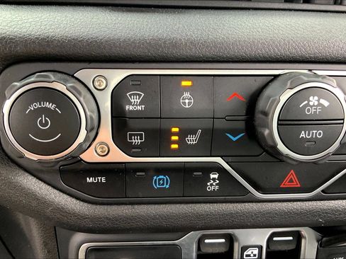 Certified 2024 Jeep Wrangler Unlimited AWD/4WD image 33