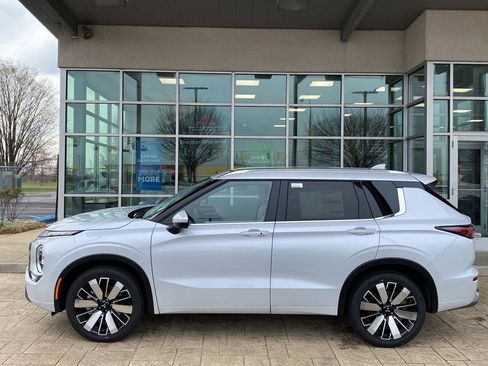 New 2026 Mitsubishi Outlander SEL image 4