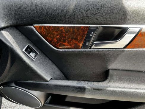Used 2011 Mercedes-Benz C 300 Sport image 39