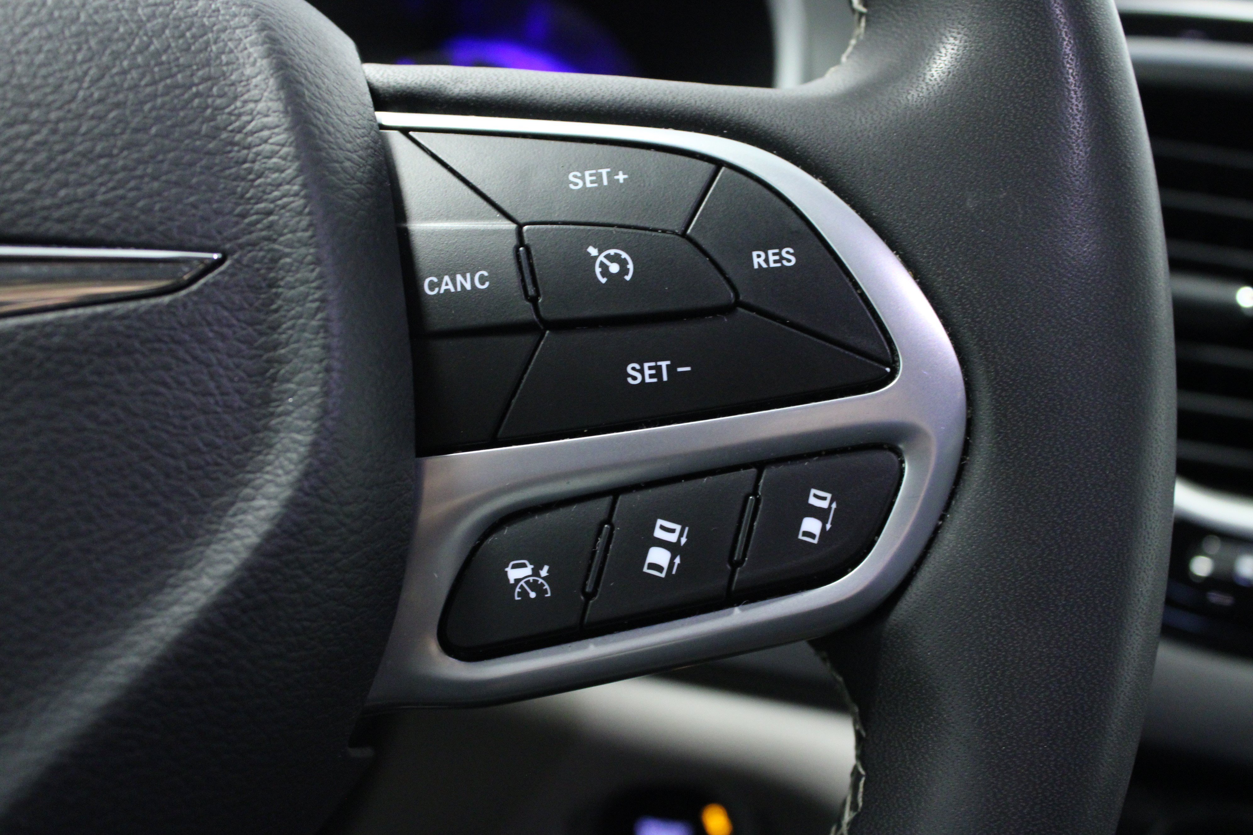 Used 2023 Chrysler Pacifica Touring-L FWD image 22