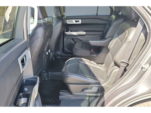 Used 2022 Ford Explorer XLT w/ Equipment Group 202A RWD image 15
