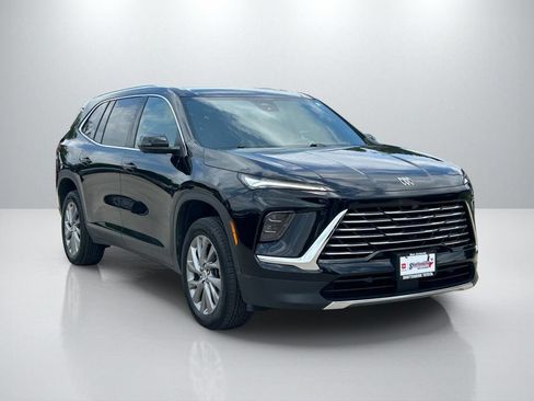 Used 2025 Buick Enclave Preferred FWD image 3
