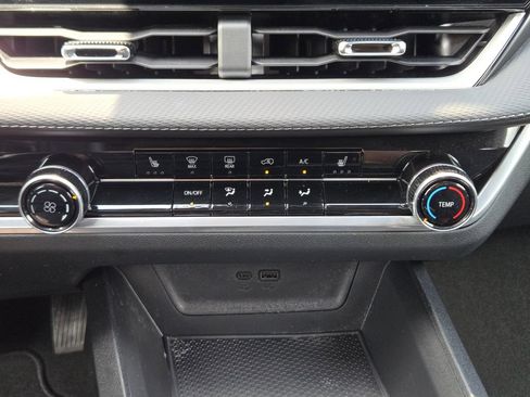 Used 2026 Chevrolet Equinox LT FWD image 14