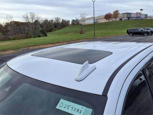 Used 2023 GMC Sierra 1500 AT4 w/ AT4 Premium Package image 32