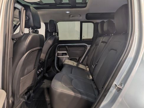 Used 2023 Land Rover Defender 110 SE image 24
