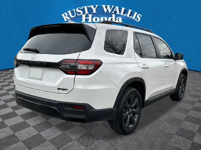 New 2026 Honda Pilot Sport image 2