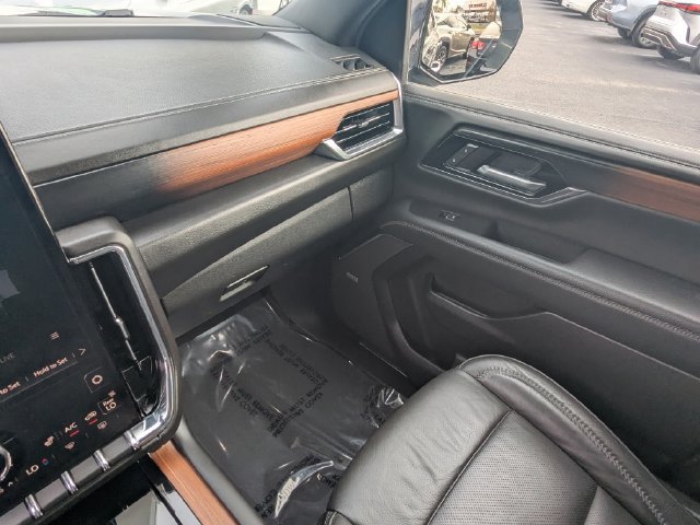 Used 2025 GMC Yukon Denali AWD/4WD image 18