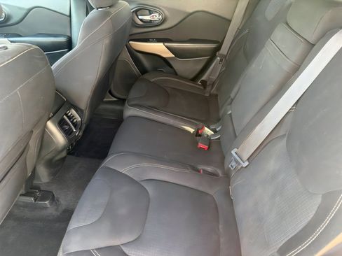 Used 2017 Jeep Cherokee Latitude image 14