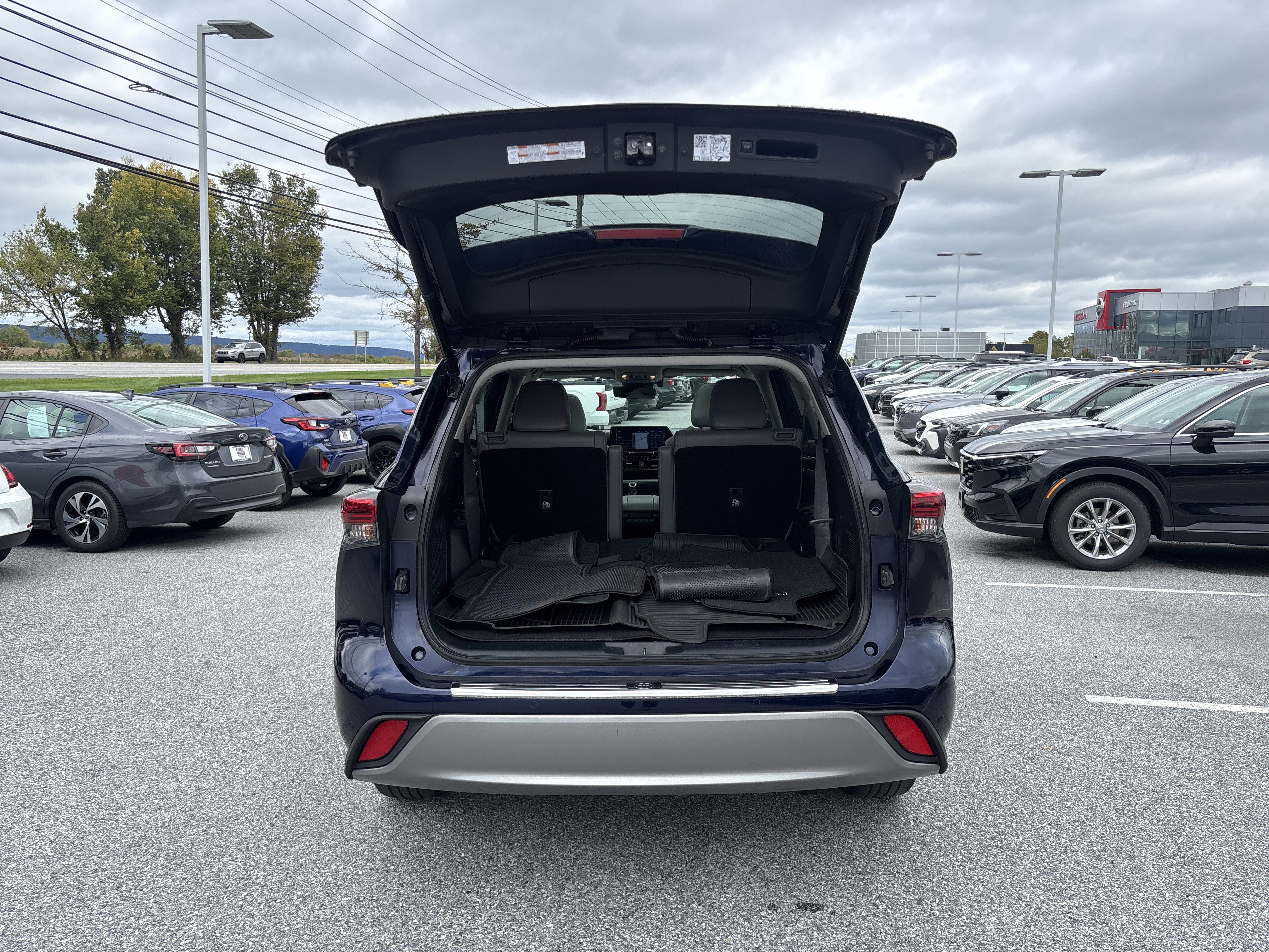 Used 2021 Toyota Highlander Platinum AWD/4WD image 30