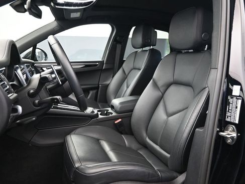 Certified 2024 Porsche Macan Turbo image 5