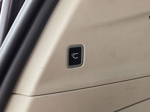 Used 2023 Chrysler Pacifica Touring-L FWD image 14