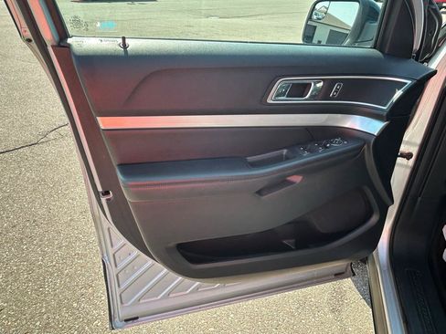 Used 2016 Ford Explorer XLT w/ Equipment Group 202A AWD/4WD image 15