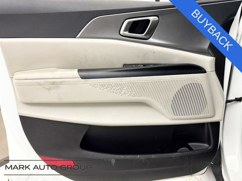 Used 2024 Kia Carnival LX FWD image 28