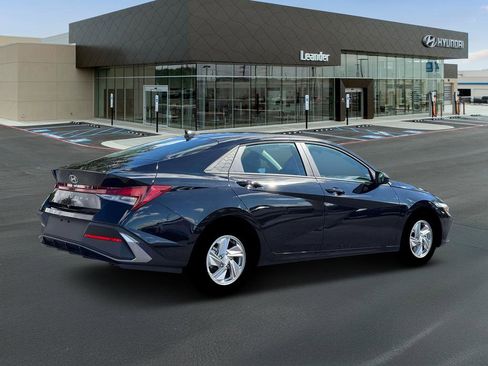 New 2026 Hyundai Elantra SE image 8