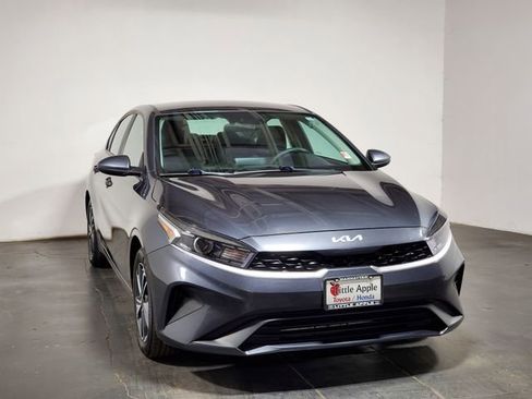 Used 2023 Kia Forte LXS image 2