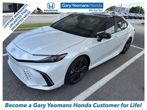 Used 2025 Toyota Camry XSE FWD image 1