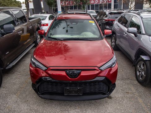 Used 2024 Toyota Corolla Cross SE image 5