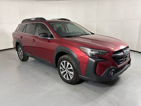 Used 2025 Subaru Outback Premium AWD/4WD image 2