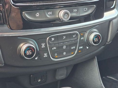 Used 2023 Chevrolet Traverse LT AWD/4WD image 34