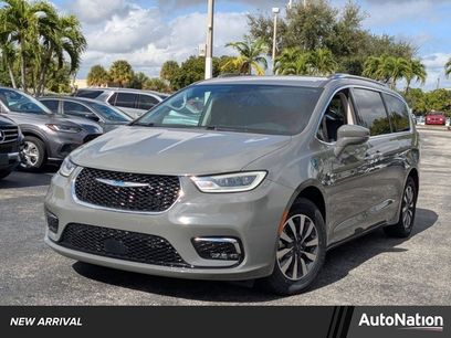 Used 2021 Chrysler Pacifica Touring-L