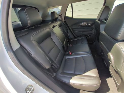 Used 2024 GMC Terrain SLT AWD/4WD image 32