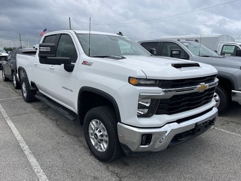 Used 2025 Chevrolet Silverado 2500 LT w/ Convenience Package AWD/4WD image 13
