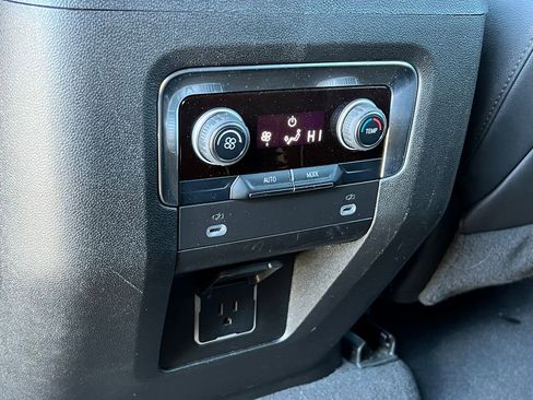 Used 2024 Chevrolet Suburban LT image 13