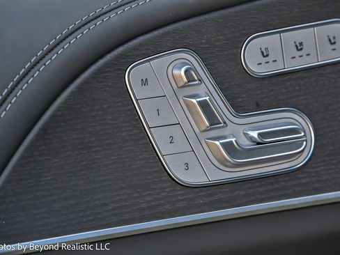 Used 2023 Mercedes-Benz Maybach GLS 600 4MATIC image 23