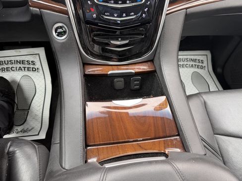 Used 2020 Cadillac Escalade ESV Premium Luxury w/ Escalade Sport Edition AWD/4WD image 16