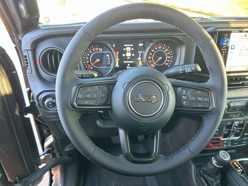 New 2025 Jeep Gladiator Rubicon w/ Convenience Group image 14