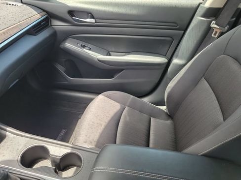 Used 2025 Nissan Altima 2.5 SV FWD image 33