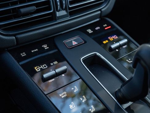 Certified 2025 Porsche Macan image 31