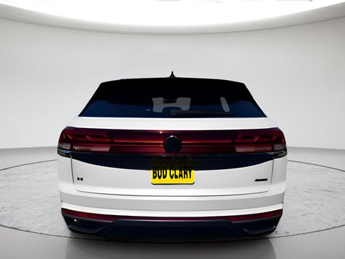 New 2026 Volkswagen Atlas Cross Sport SE AWD/4WD image 4