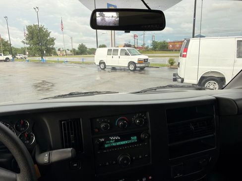 Used 2025 Chevrolet Express 2500 w/ Driver Convenience Package RWD image 10