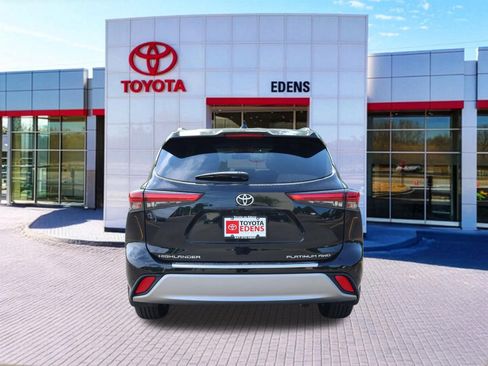 Used 2021 Toyota Highlander Platinum AWD/4WD image 4