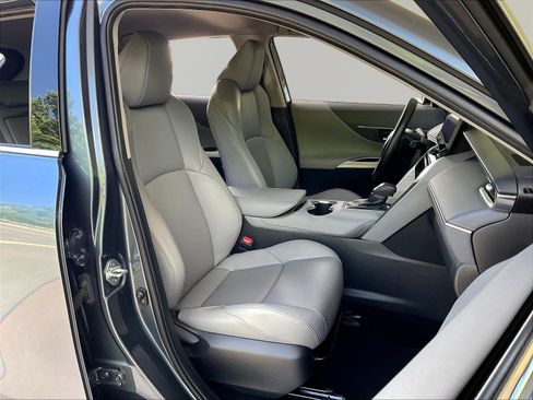 Used 2024 Toyota Venza XLE AWD/4WD image 29