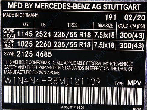 Used 2025 Mercedes-Benz GLA 250 4MATIC w/ Winter Package image 37