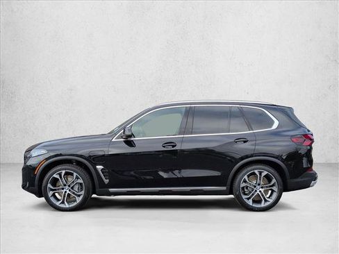 New 2026 BMW X5 xDrive50e image 5