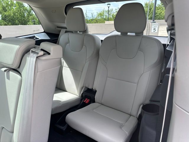 Used 2018 Volvo XC90 T6 Momentum w/ Convenience Package AWD/4WD image 12