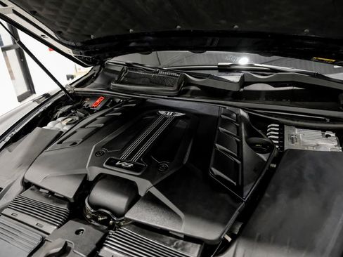 Used 2019 Bentley Bentayga image 43