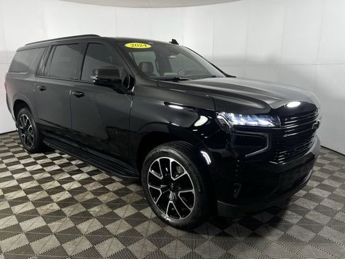 Used 2024 Chevrolet Suburban RST w/ Luxury Package image 4