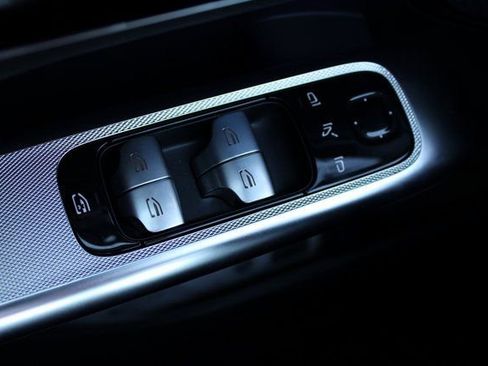 New 2025 Mercedes-Benz GLC 300 4MATIC image 16